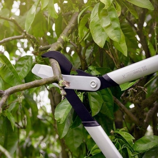FISKARS vrtne škare mimoilazne PowerGearX™ L LX98 1020188 - Slika 2