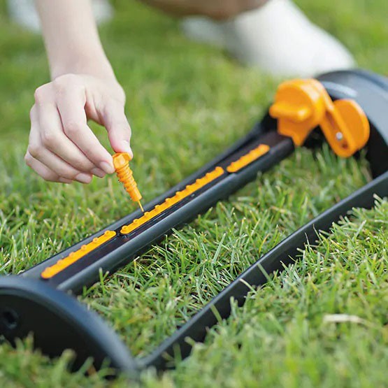 FISKARS prskalica za travu štedna M 1023662 - Slika 3