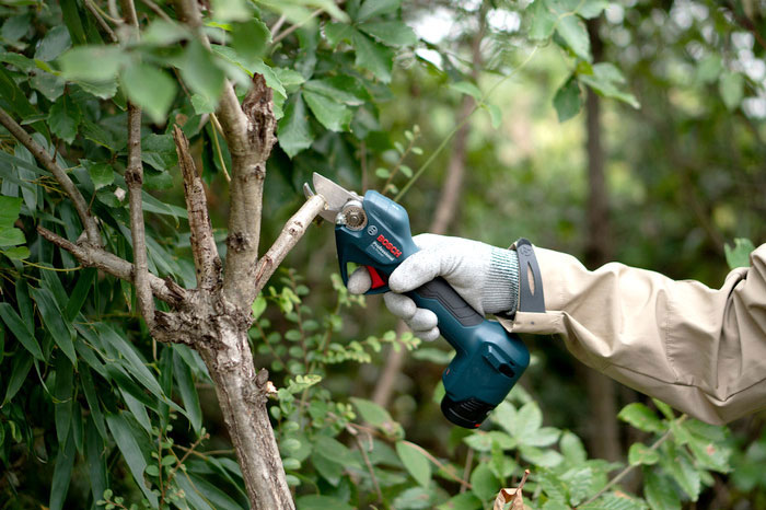 BOSCH aku škare za grane Pro Pruner 2xAku 12V 3,0Ah - Slika 6