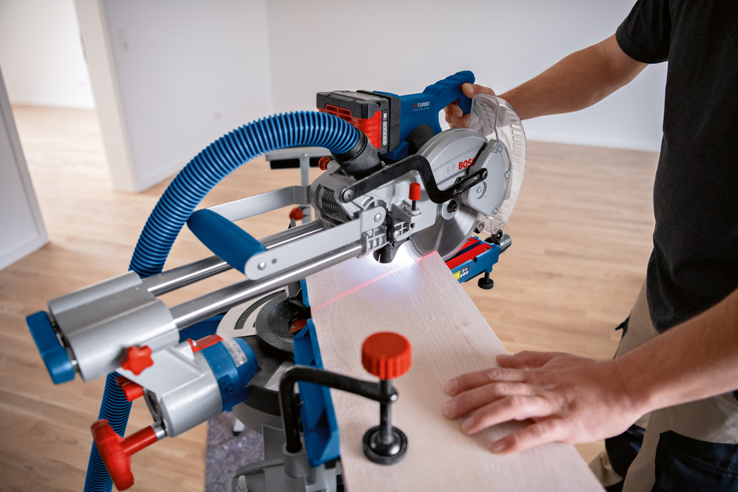 BOSCH aku potezno-nagibna pila GCM 18V-216 D 18V bez baterije - Slika 3