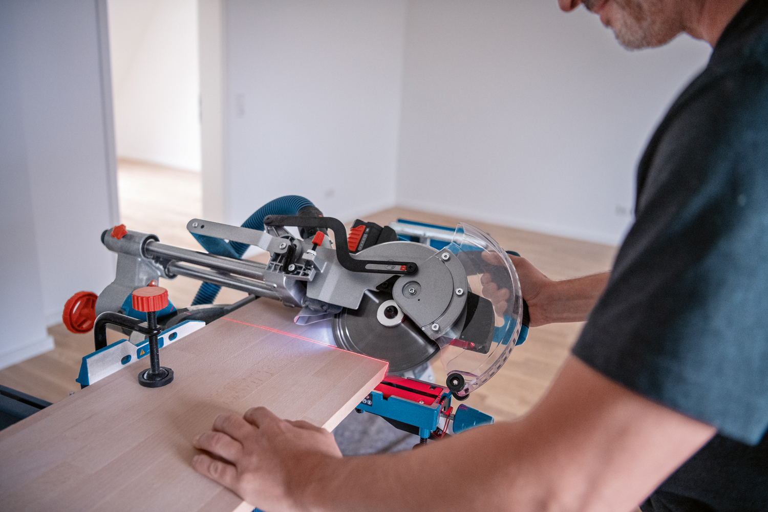 BOSCH aku potezno-nagibna pila GCM 18V-216 D 18V bez baterije - Slika 4
