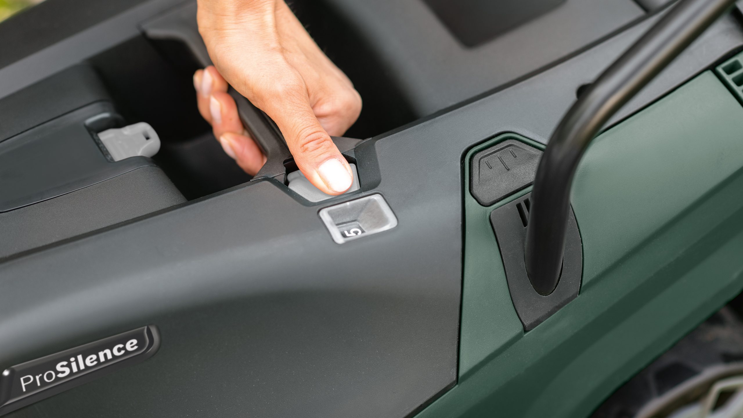 BOSCH aku kosilica za travu UniversalRotak 36-550 36V bez baterije - Slika 6