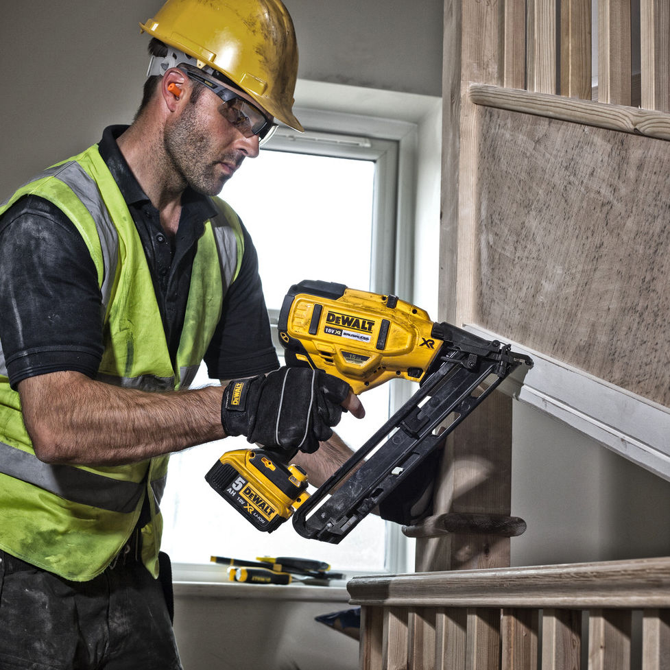 DEWALT aku pištolj za čavle DCN650N-XJ XR 18V bez baterije - Slika 2