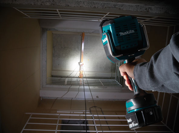 MAKITA aku svjetiljka LED DEBDML812 18V bez baterije - Slika 2