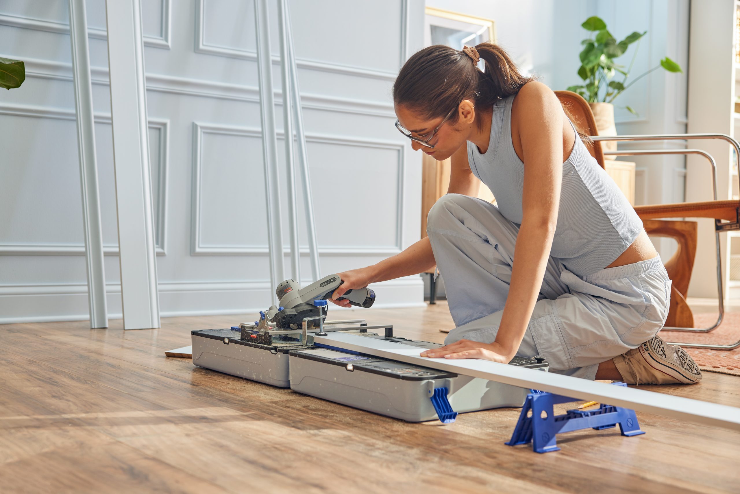 DREMEL aku kružna pila Compact Saw 12V 2,0Ah s postoljem + GRATIS baterija 12V 3,0Ah - Slika 4