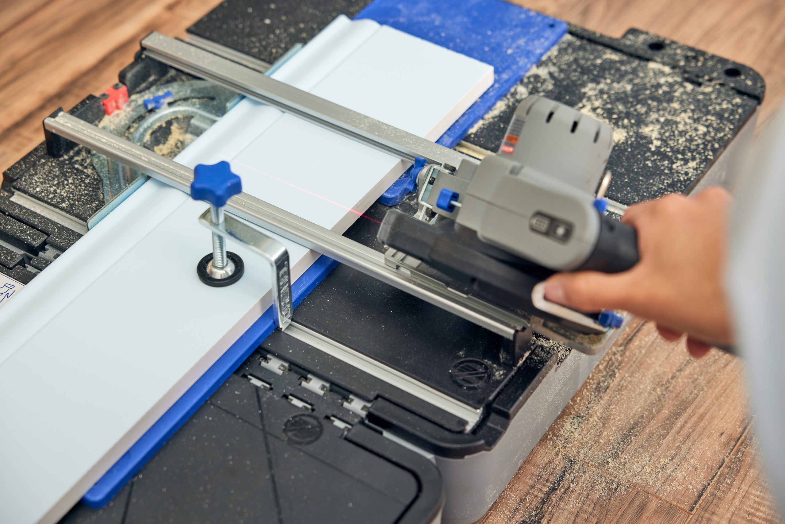 DREMEL aku kružna pila Compact Saw 12V 2,0Ah s postoljem + GRATIS baterija 12V 3,0Ah - Slika 3