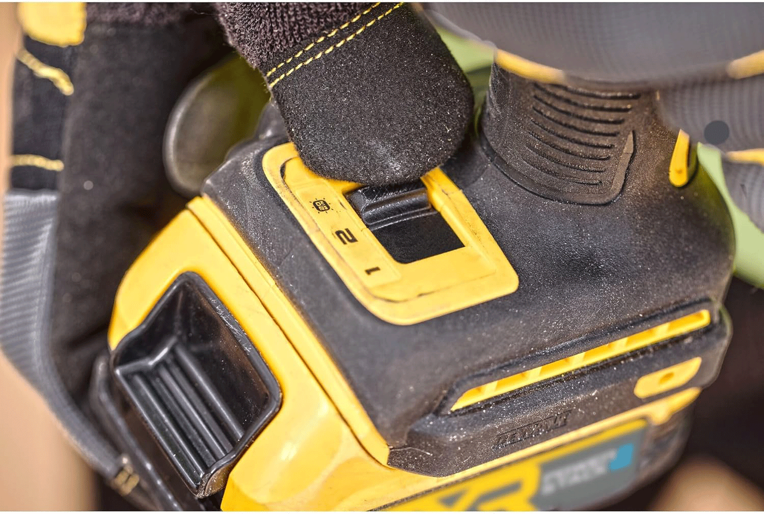 DEWALT aku udarni odvijač DCF870N-XJ XR 18V bez baterije - Slika 4