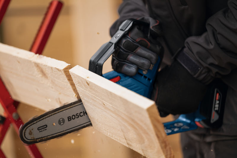 BOSCH aku lančana pila za grane GKE 18V-20 18V bez baterije - Slika 7