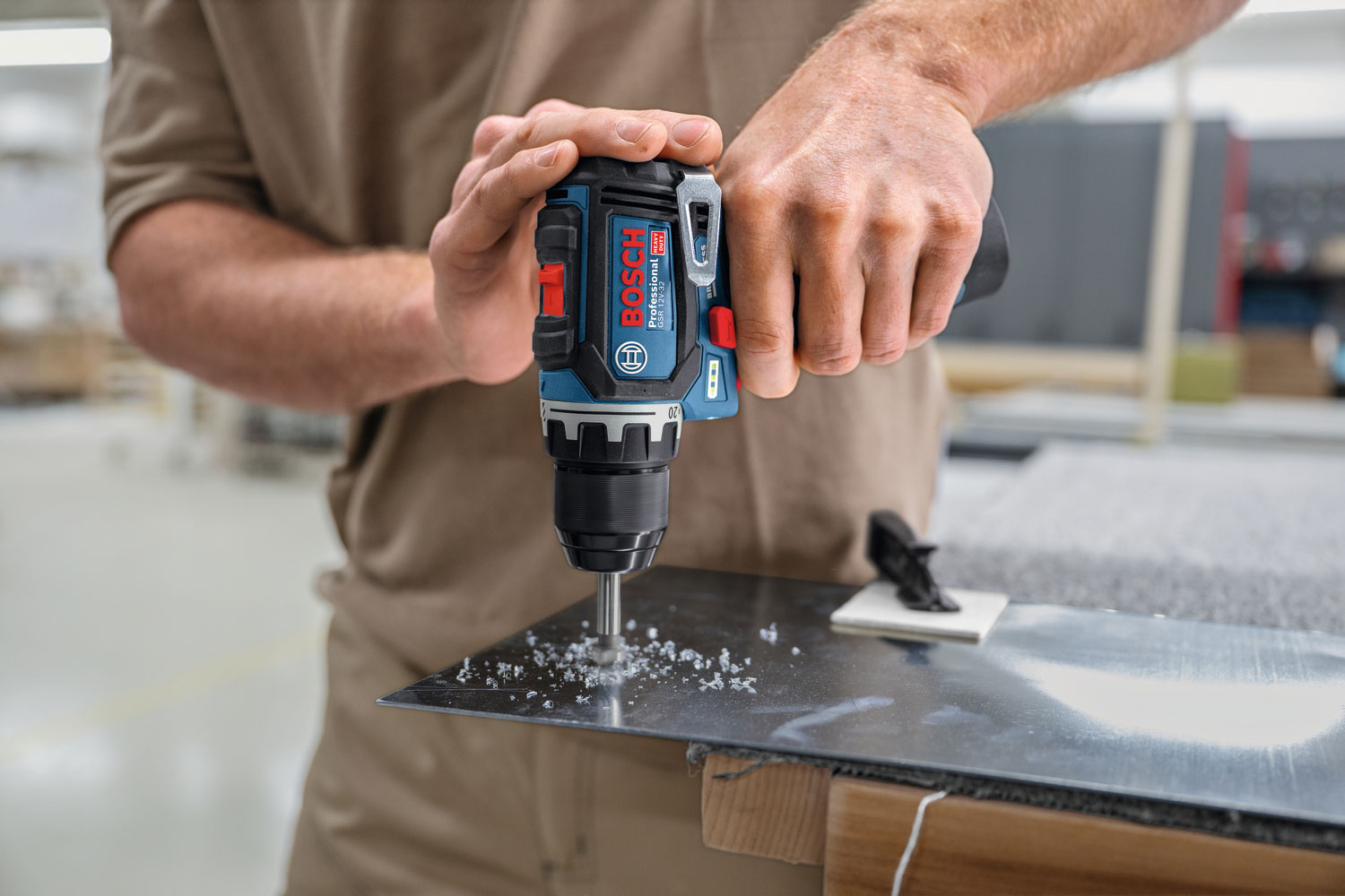 BOSCH aku bušilica GSR 12V-32 2xAku 12V 2,0Ah torba - Slika 4